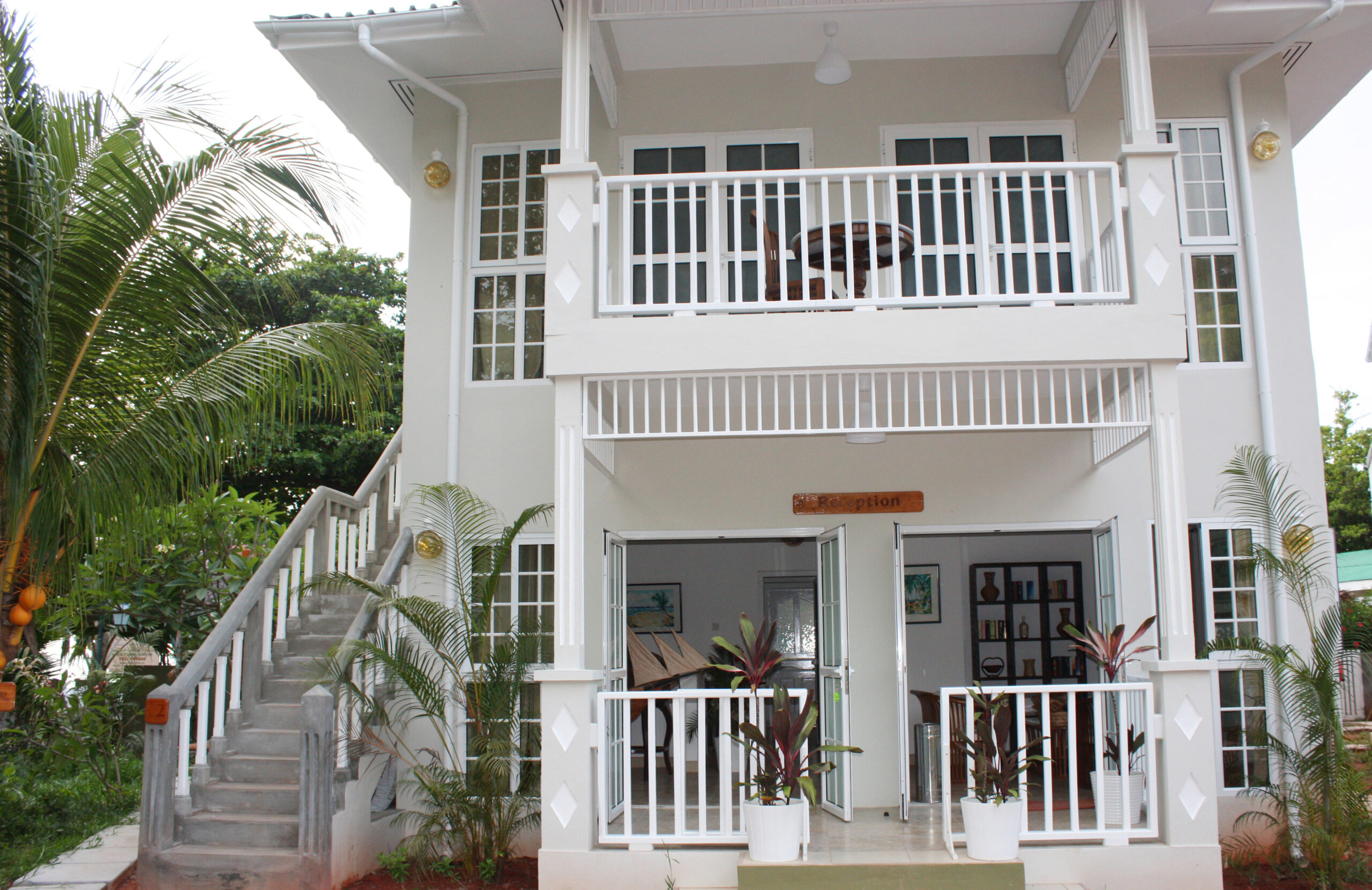 BORD-MER-VILLA-EXTERIEUR