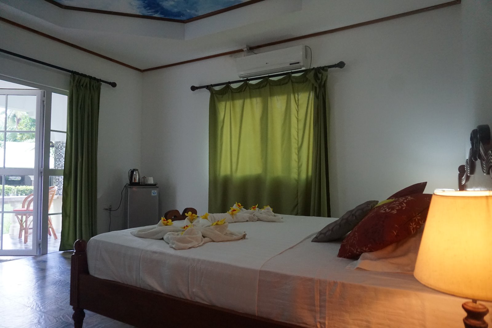 CHALET-BAMBOU-VERT-CHAMBRE-2