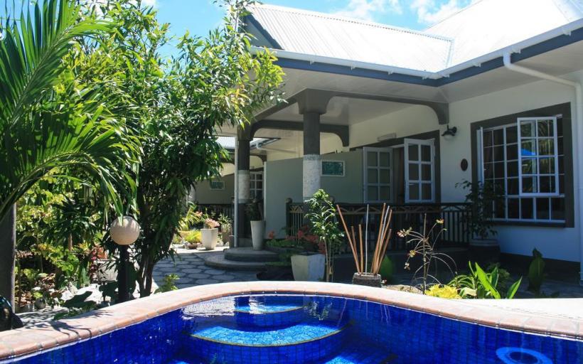 MAISON-CHARME-PISCINE