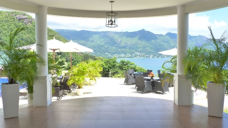 PETIT-AMOUR-VUE-BALCON